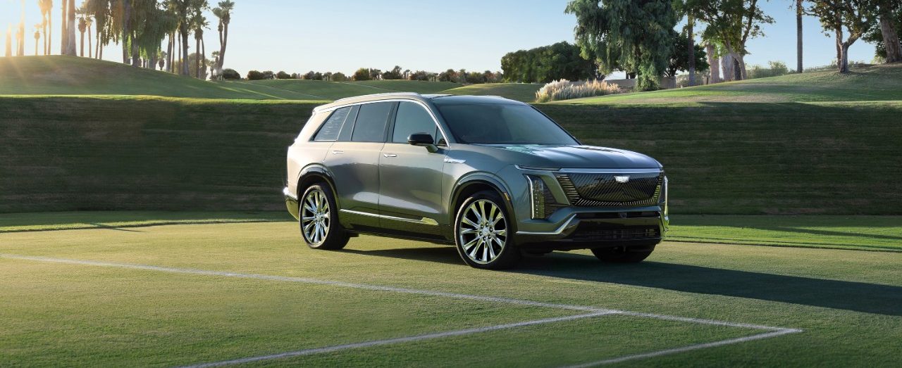 Side profile view of the 2026 Cadillac VISTIQ in Argent Silver.